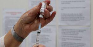 استرالیا: لخته شدن خون با واکسن آسترازنکا ارتباط دارد