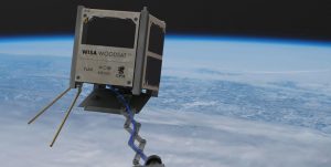 نخستین ماهواره چوبی جهان با دوربین سلفی به مدار زمین می‌رود