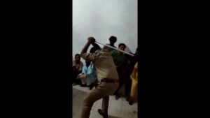 ضرب‌وشتم مسلمانان به دست پلیس هند + فیلم